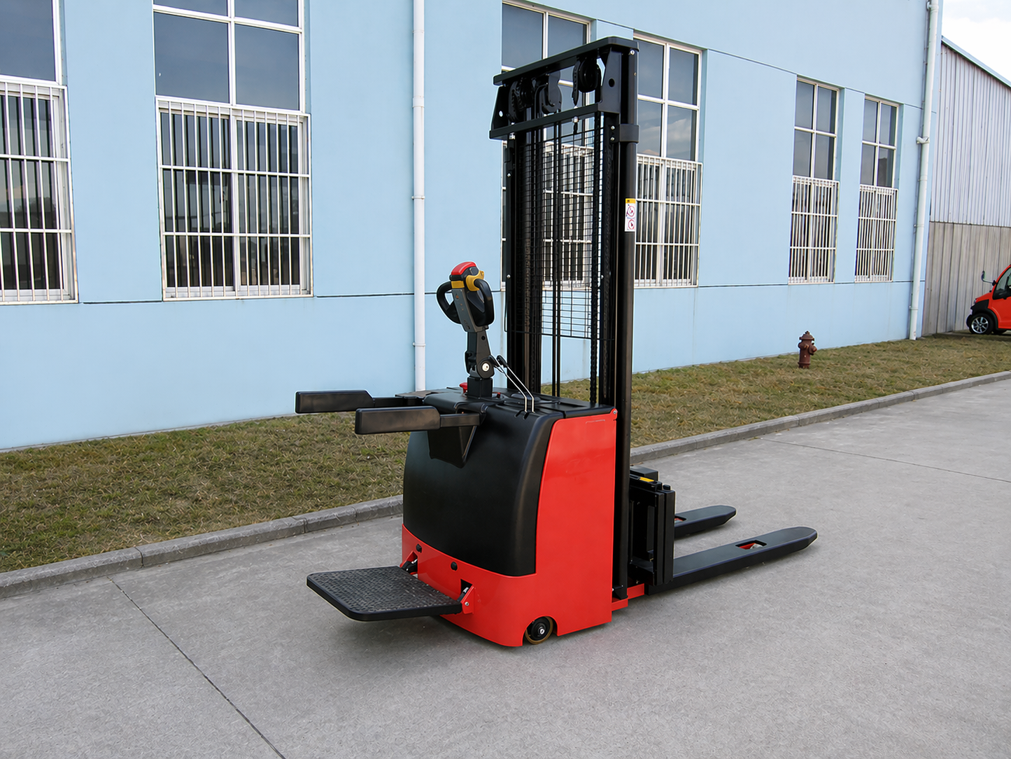 Empilhador Elétrico de Plataforma ERB15 – 1,5 Toneladas