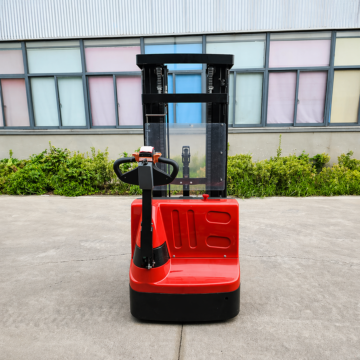 Empilhador Elétrico ERB15/20 – 1,5T e 2 Toneladas